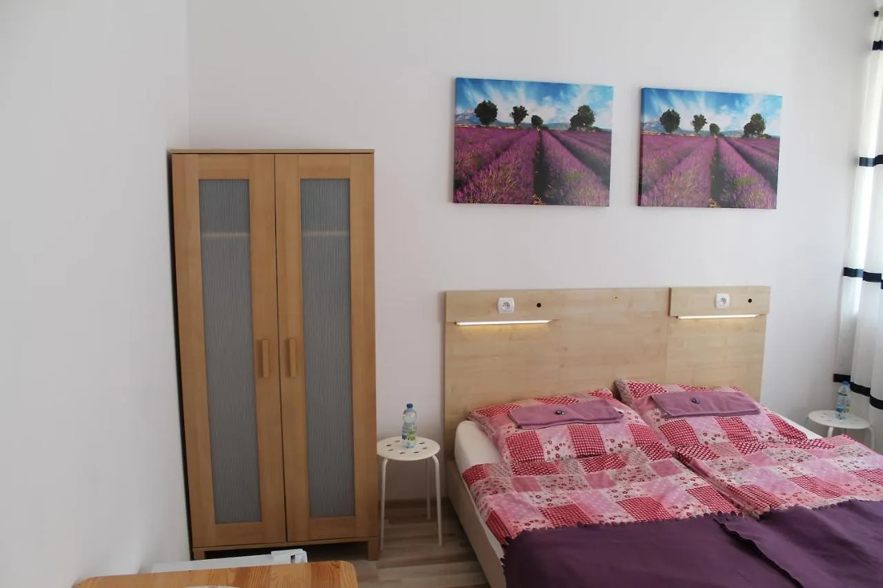Studio Anna Krakow 0*,